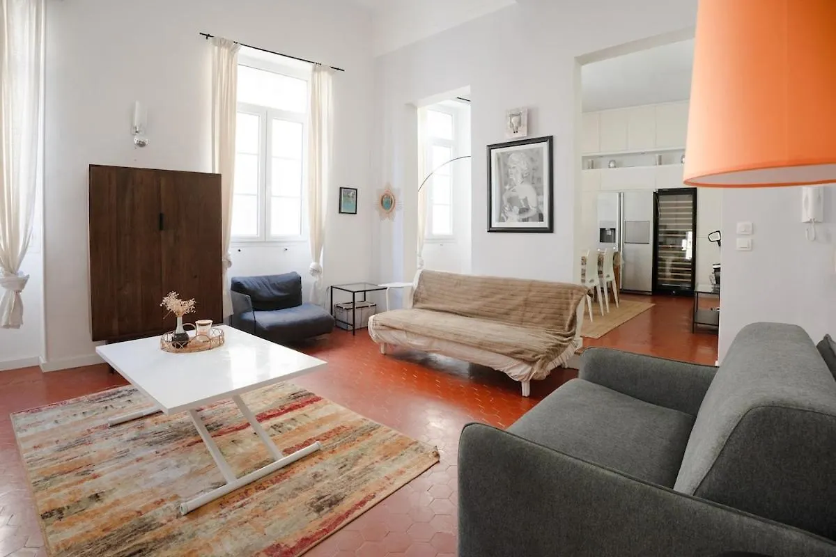 Контакты Elegance And Calm In Aix City Center